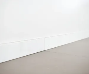 Jak wykończyć płytki przy podłodze